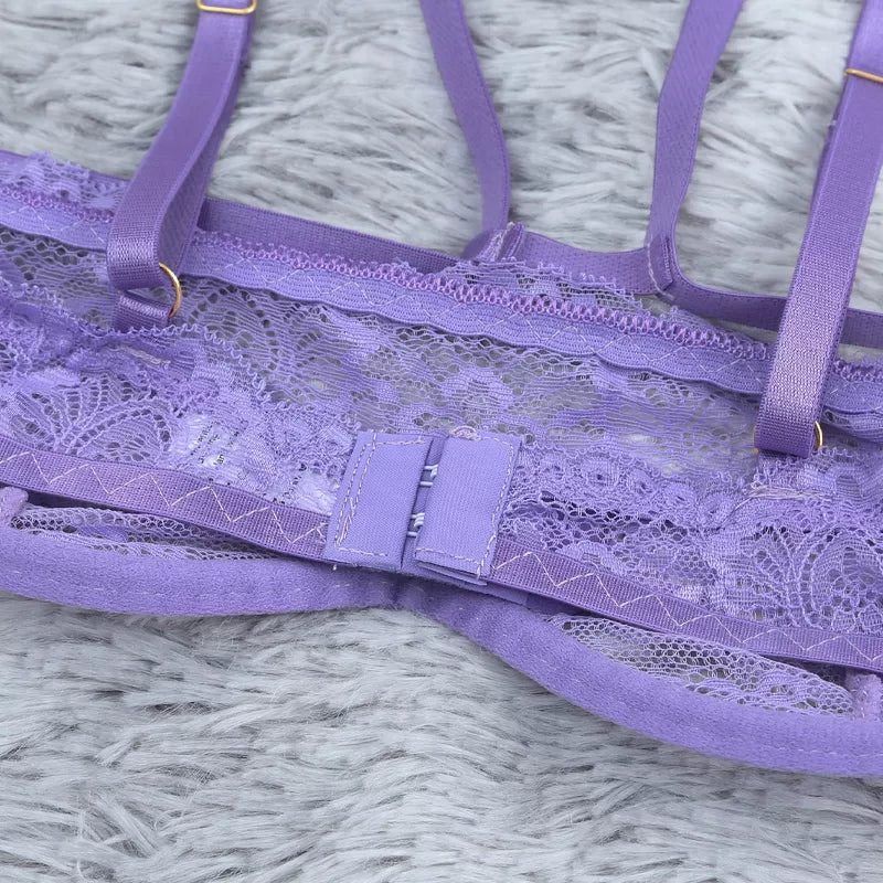 sexy_laced_lingerie_set_strapped_bra